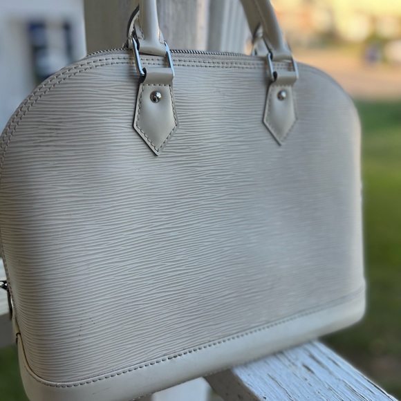 Louis Vuitton Alma PM Epi Leather Blaco (White) - Picture 4 of 14